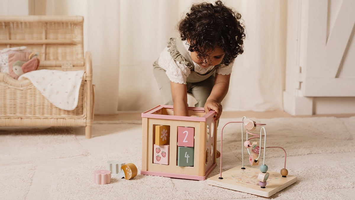 Wooden activity cube - Forest Friends